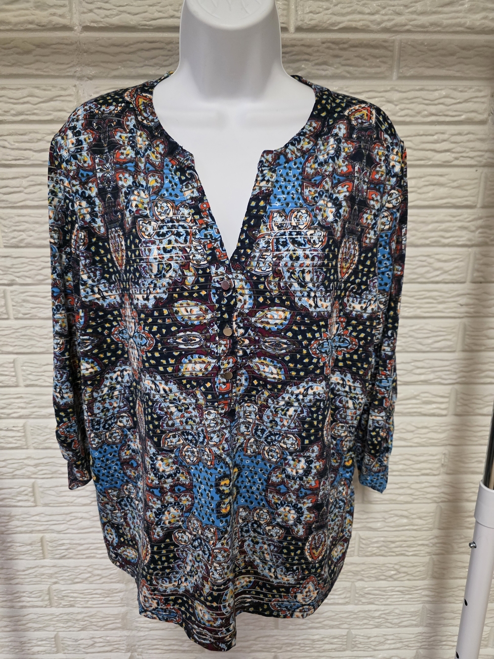 V-Neck Tunic Top in Multicolor Paisley Print